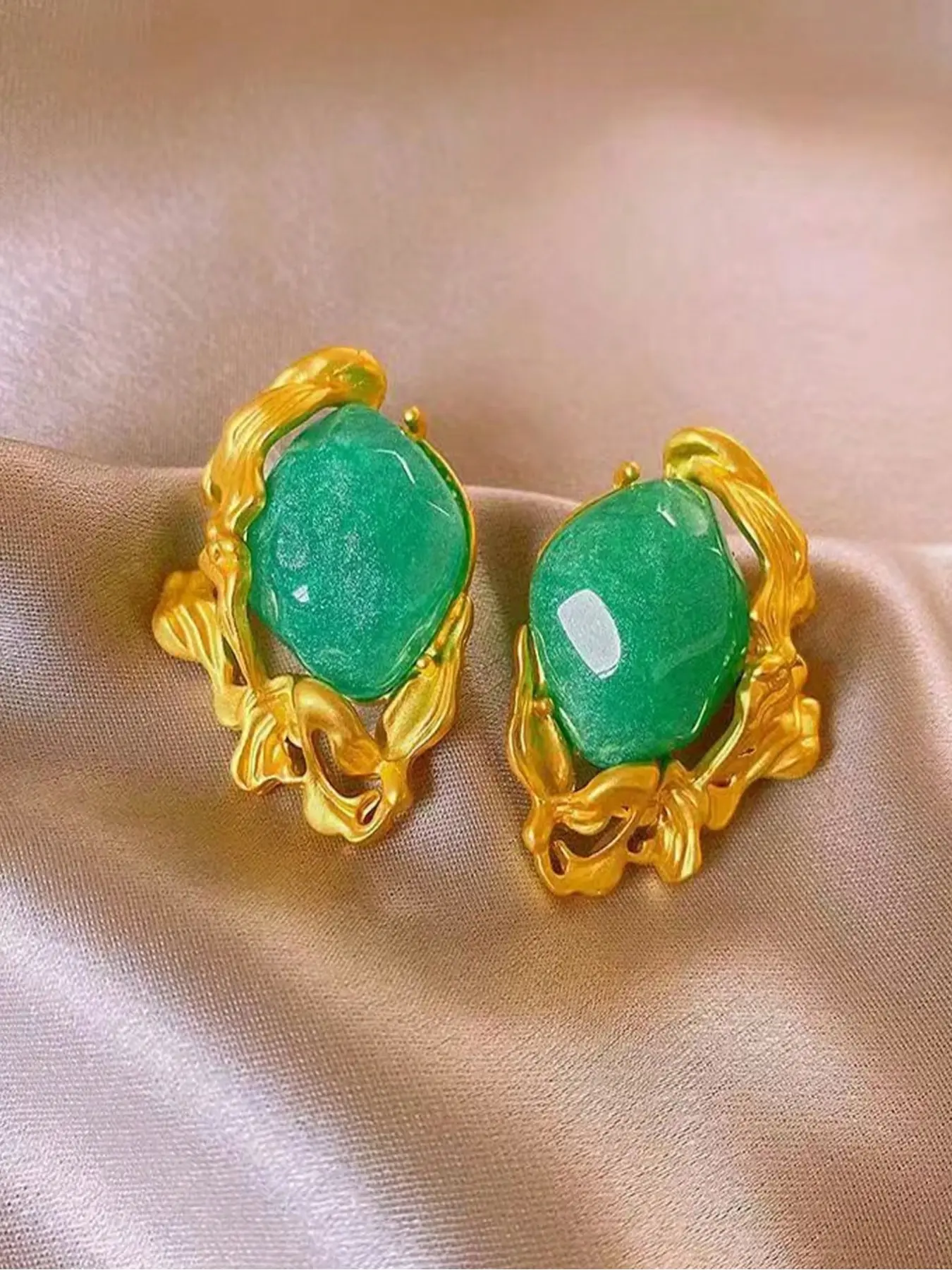 Elegant Vintage Palace Style Irregular Earrings Set for Women, Fashionable Unusual Design, Perfect for Any Occasion