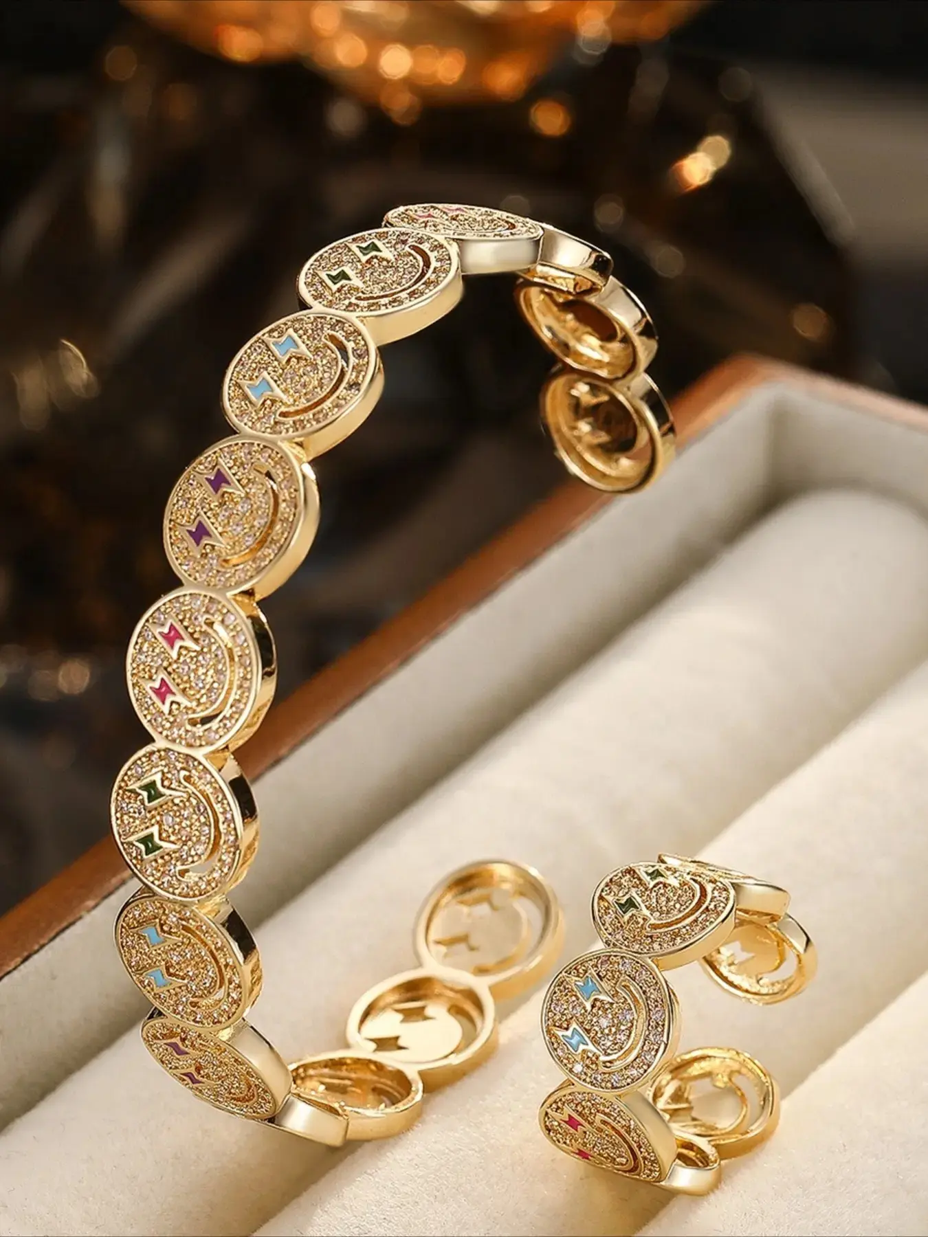 A Set of Design-inspired Lightning-themed Bracelet, Simple and Fashionable, Suitable for Daily Wear and Family Gatherings, As Well As Halloween and Christmas Gifts, Jewelry Bracelet