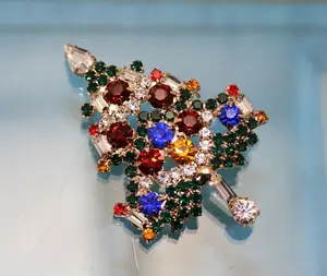 Christmas Tree Brooch, Pin,  Christmas Jewelry, Gold-Tone Diamond  Xmas Tree Brooch Pin