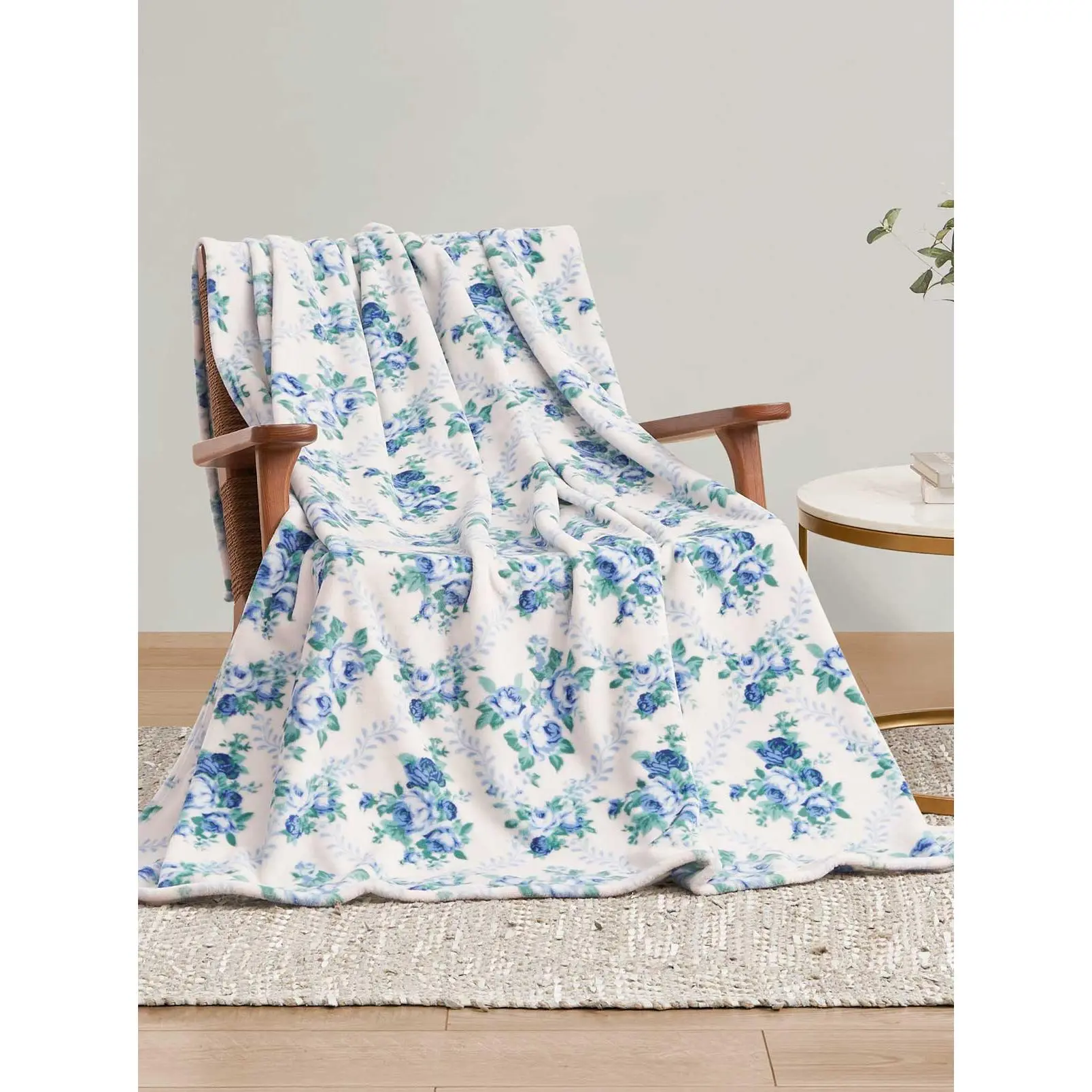 Braelyn Blue Roses Plush Throw Blanket