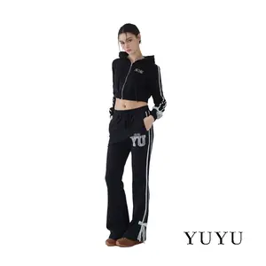 YUYU lace my flare jacket and sweatpants set, featuring a high-waisted, straight-leg design with no front seams, offering a soft and comfortable feel. This athletic set is suitable for women's fitness and yoga activities.