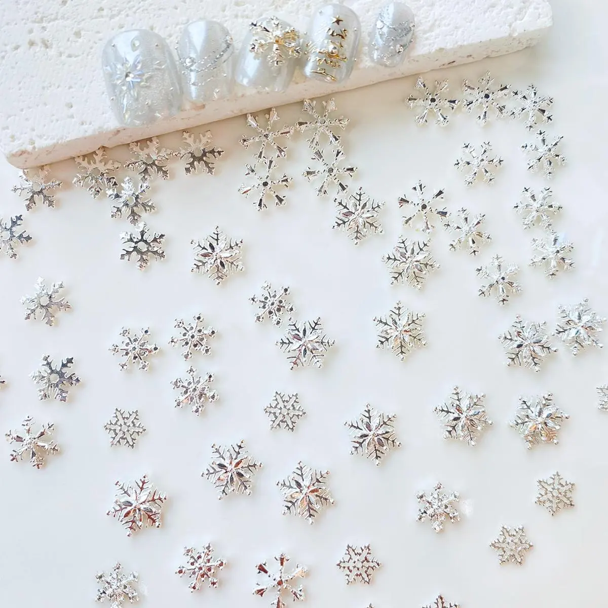 50PCS Mix 3D Winter Christmas Snowflake Metal Parts Nail Decoration Alloy Mix Size Snowflake Nails Art Charms Accessoires