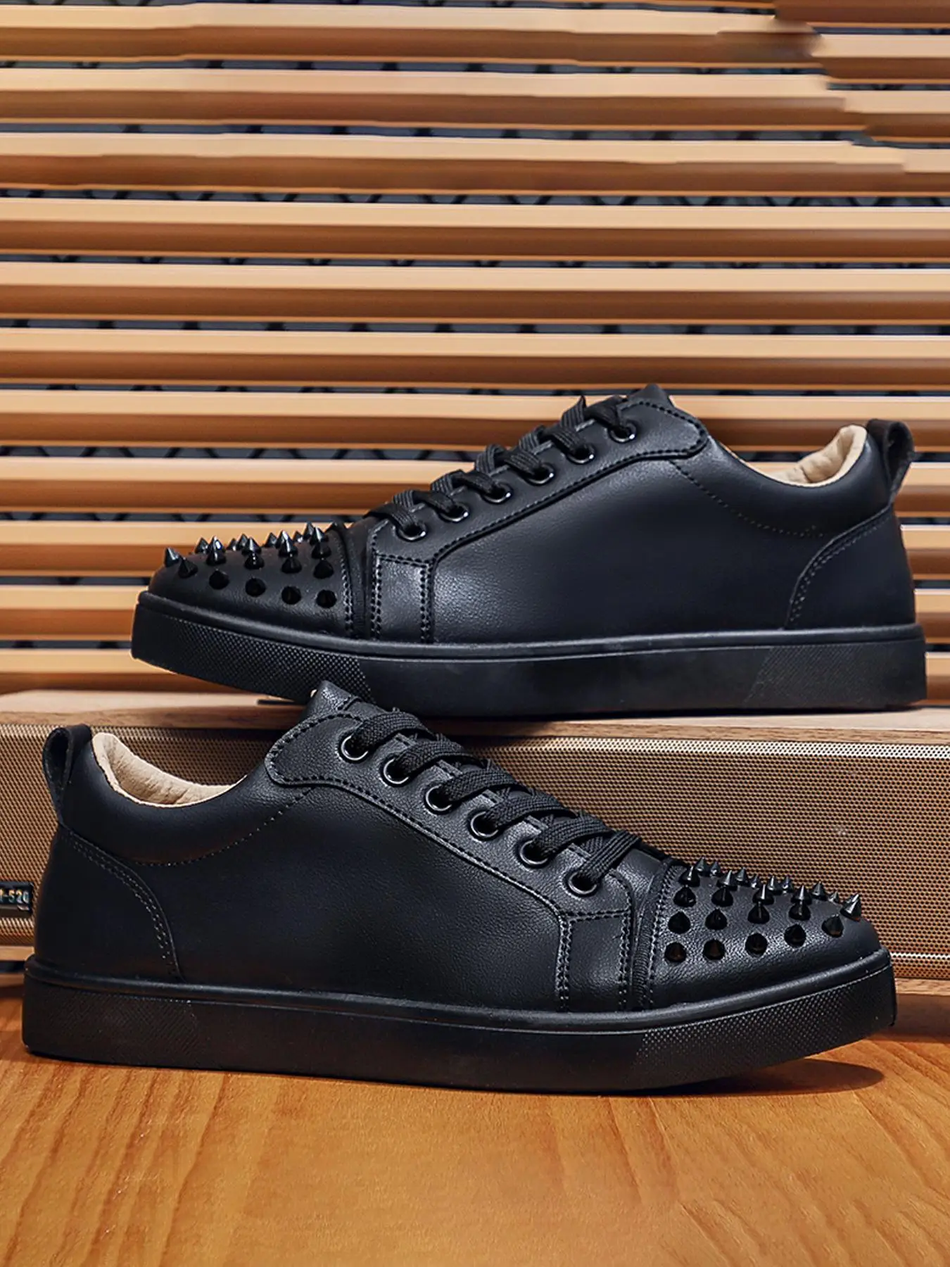 "People with Wider Feet Please Choose One Size Larger." Men's Fashionable Studded Decor Lace Up Skate Shoes, Casual Comfortable Sports Shoes for Daily