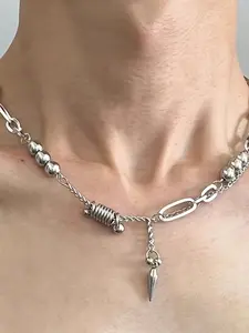 1pc Titanium Steel Non-Fading Rivet Patchwork Gothic Star Handcuff Necklace for Men, Unique Stylish Clavicle Chain & Sweater Chain