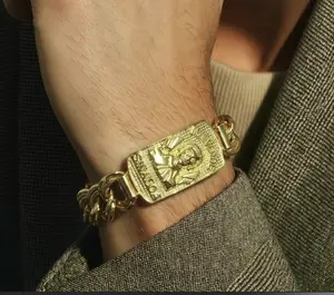 Pulsera para hombre 21cm de largo aproximadamente en oro laminado