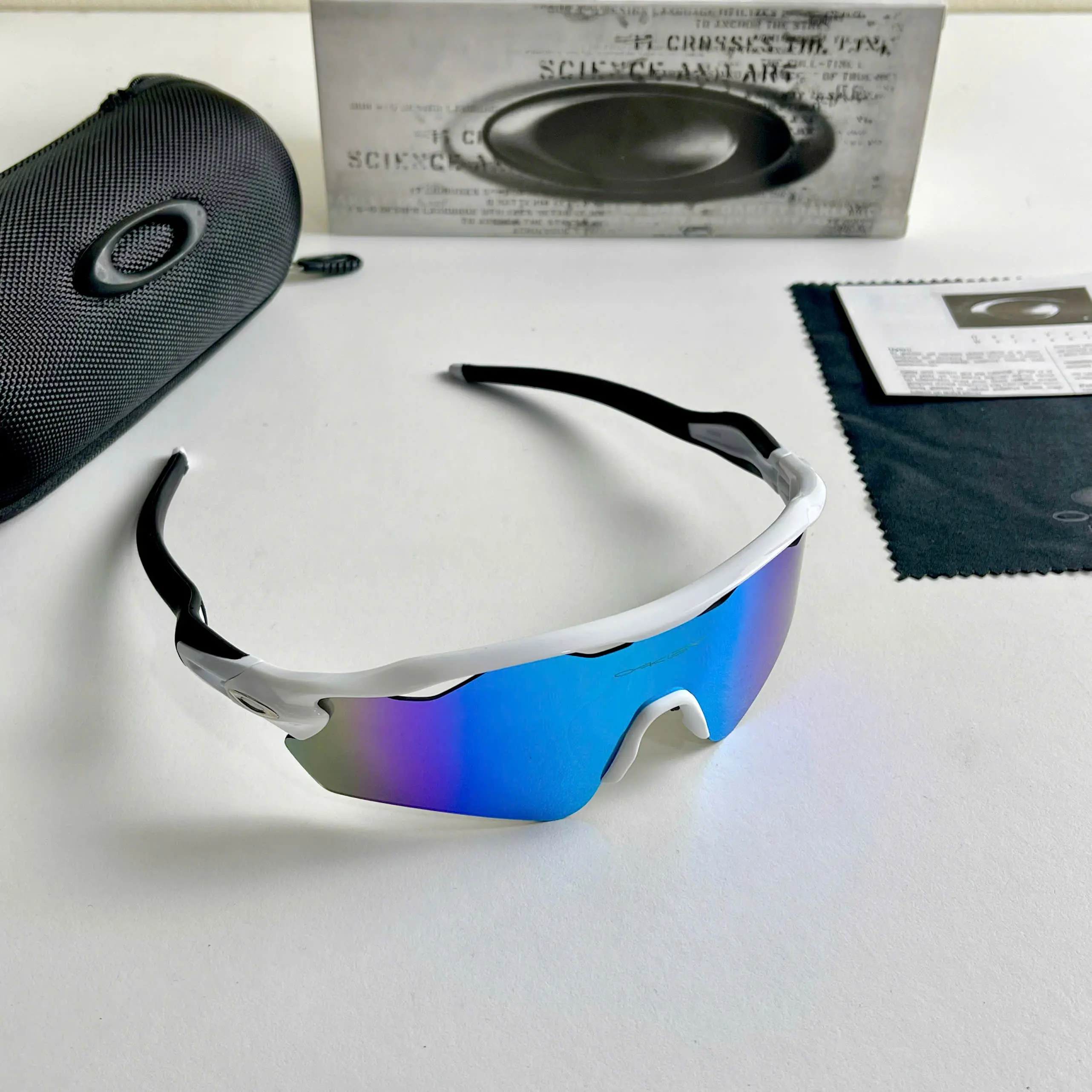 Oakley Classic Wraparound Sports Sunglasses for Men-Women, UV400 Protective Eyewear for Cycling, Driving, Outdoor Activities