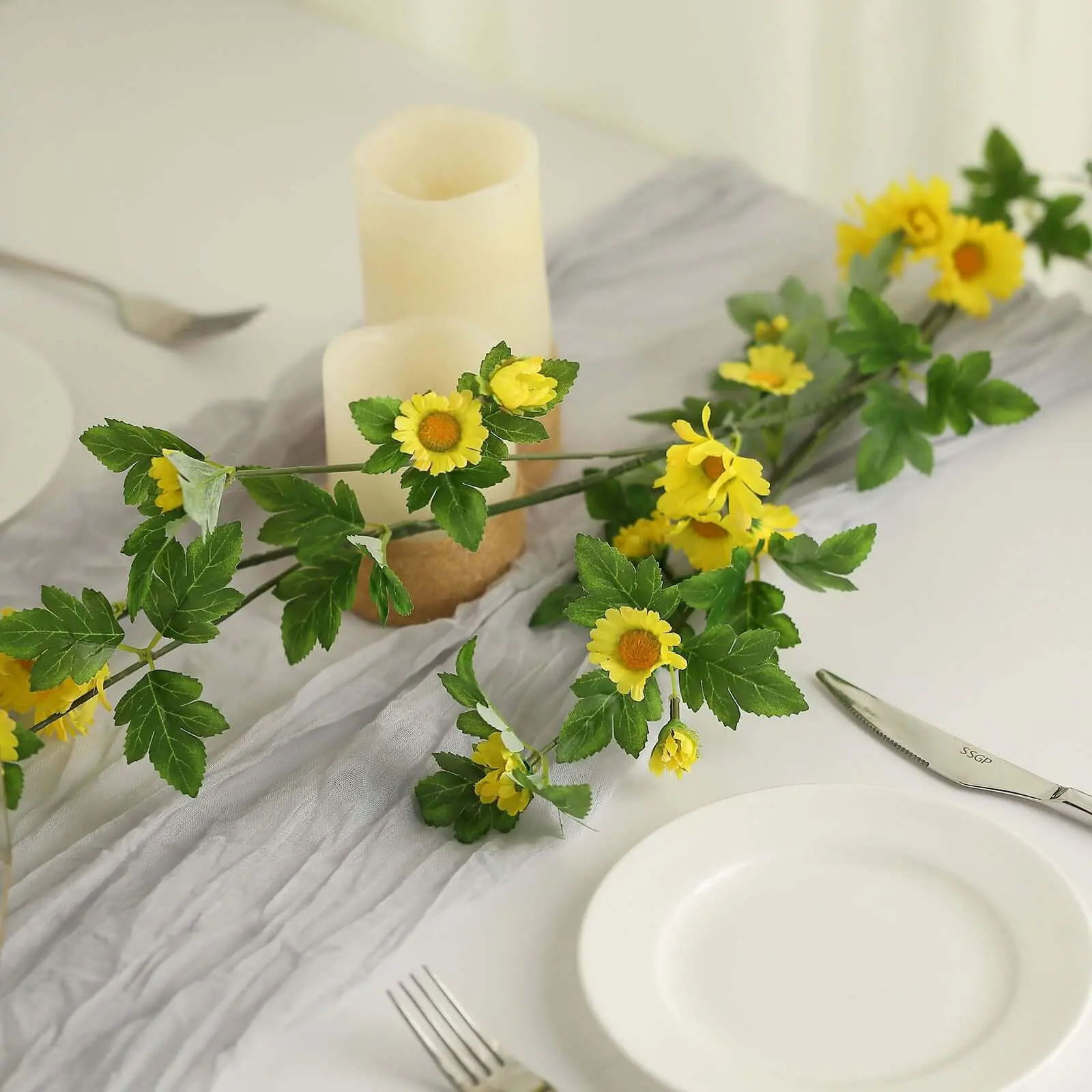 5.5ft Yellow Artificial Daisy-Magnolia Leaf Flower Garland, Flexible Waterproof Plastic UV-Protected Faux Vine, Decorative Floral Accent for Wedding, Indoor Home Supplies & Gardens, Uv Protection, Floral Decor