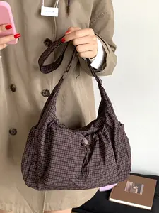 Lightweight plaid pleated shoulder crossbody bag, casual and versatile shoulder handbag, fashionable and trendy shoulder commuter bag, simple solid color design, suitable for daily matching, commuting and other scenarios.