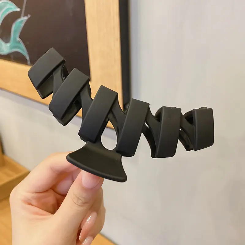 92 # Irregular Black Gripper#