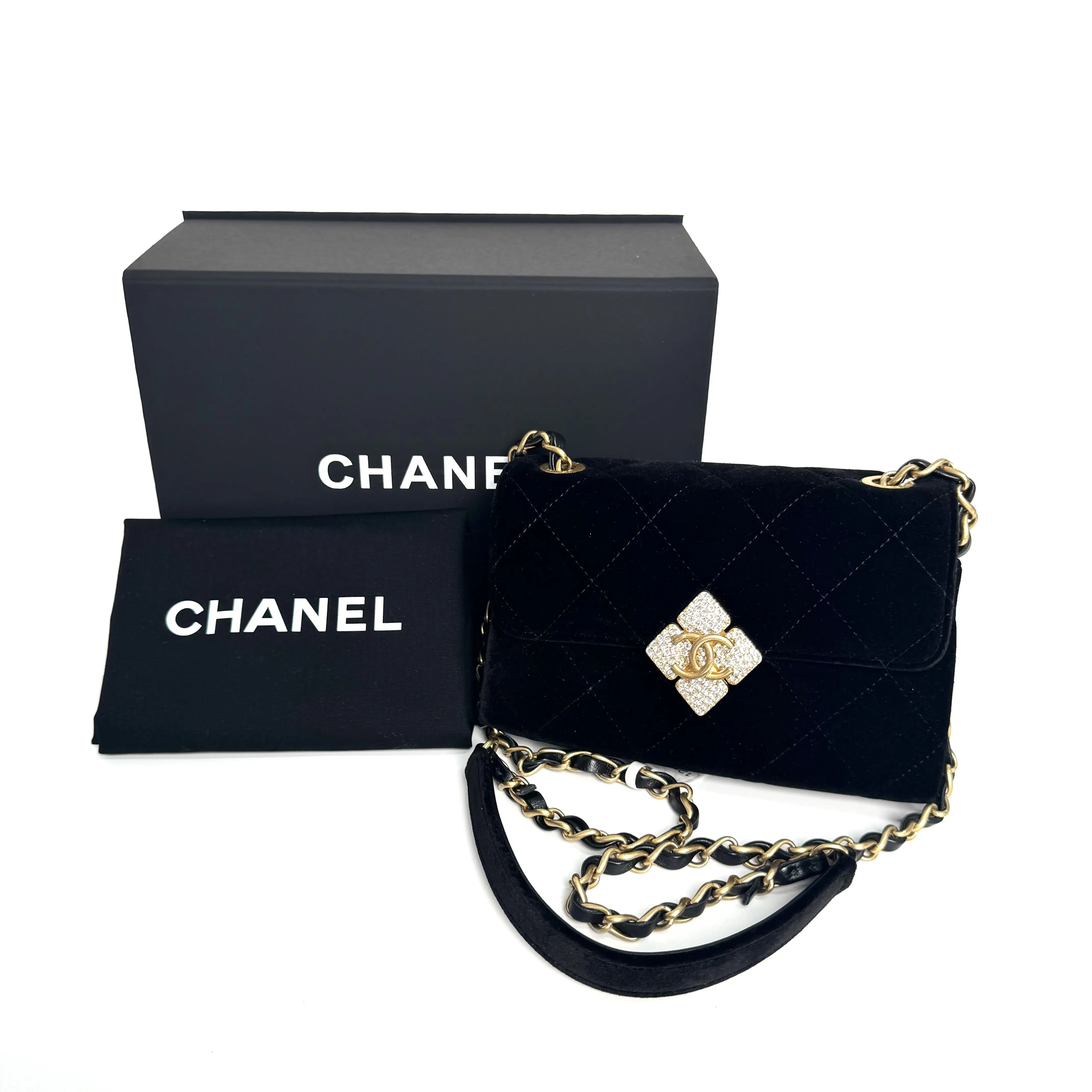 Pre-owned CHANEL Flower Diamond Black Velvet Crystal Square Turnlock Chain Bag Chip Version Base Length Approx 18cm Item No.N24382484