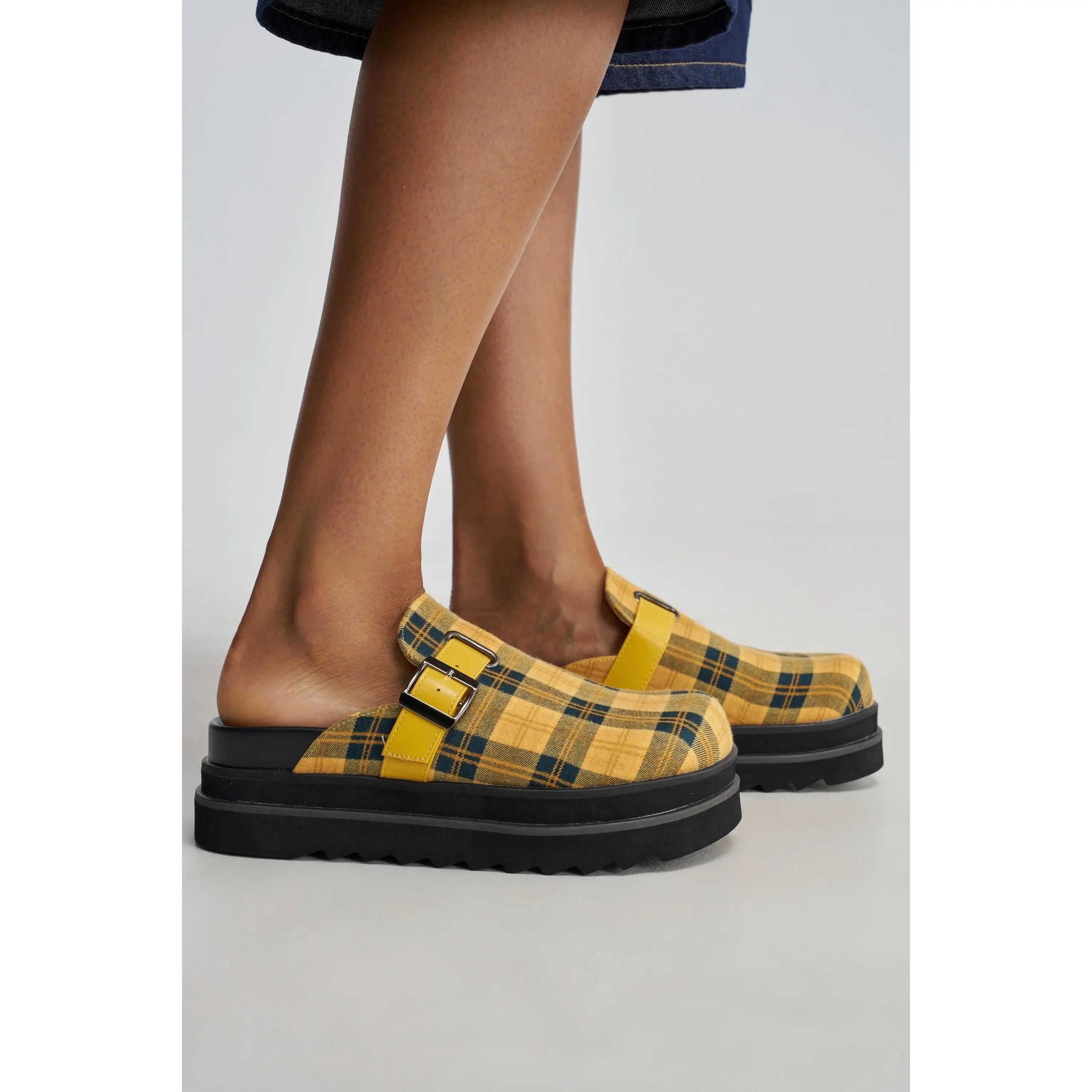 AZALEA WANG OBLIQUE YELLOW PLAID PLATFORM CLOG