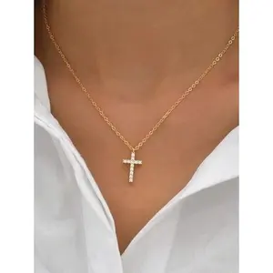 1 Pc Women's Fashion Cross Personality Pendant Diamond Necklace, Gold-Plated Cross Item, Simple And Elegant Chain, Ideal Gift For Daily Wear, Weddings, Engagement Parties, Halloween