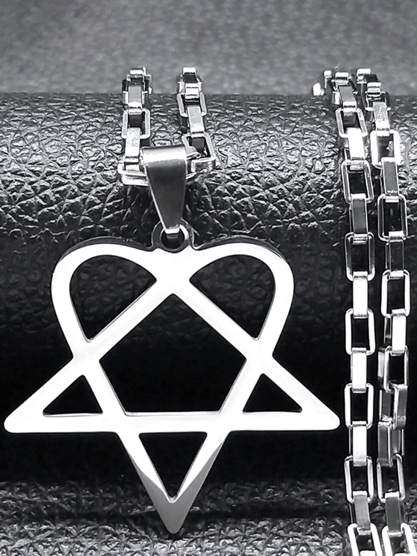 Hip Hop Rock Music Heartagram Star Heart Necklace, Stainless Steel Y2K Metal Band, Goth Punk Chunky Chain Heart Pendant Necklace for Women Men
