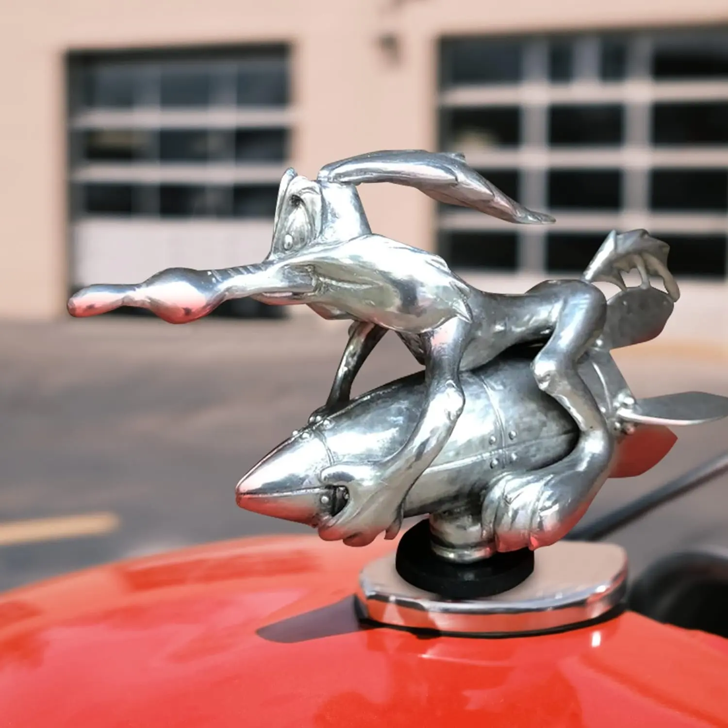 Coyote Rocket Hood Ornament – Vintage Cartoon 3D Metal Car Emblem, Universal Fit for Cars & Trucks, Exterior Decor