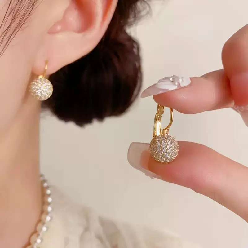 Fashion Round Ear Cuff for Women, Shiny Micro-Inlaid Zircon Cartilage Earring, Non-Pierced Clip-On Jewelry with a Luxury Look, Women's Fashion, Female, Adults, Daily, Inlay, Micro-Zirconia