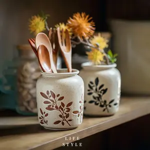 Art Ceramic Flower Vase Hand Holding Plants Flower Container, Tabletop vase for Home Office Decoration Vintage Hand-painted Ceramic Storage Jar, Desktop Storage Bucket Pen Holder Vase Ornament Home Decor