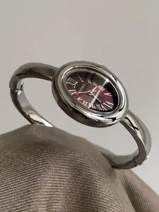 Women's Elegant Quartz Watch, Oval Analog Dial, Alloy Case, Mineral Glass, Buckle Closure, Fashionable Commuter Accessory, Modern Fashionable Wristwatch