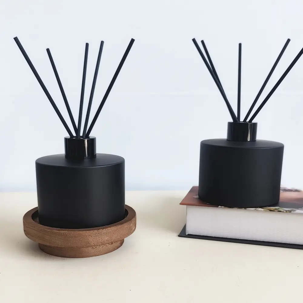 2PCS 200ml Empty Matte Black Diffuser Bottle ,Empty bottle perfume 6.7Oz Flame-Free Aroma Refillable Round Shaped Glass Container for Essential Oil Home Fragrance Decor