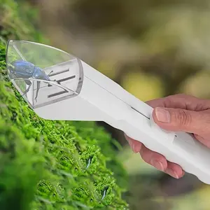 Portable Handheld Insect Trap with Release Device Gentle Catcher for Home Garden Pest Control No Touch Cockroach Repellent Gel Safe Spider Bee Roach Grabber Tool Extendable