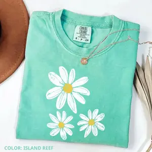 Comfort Colors Daisy T-Shirt, Boho Floral Graphic Tee, Retro Aesthetic Flower Top, Soft Washed Vintage T-Shirt, Spring Shirt for Women