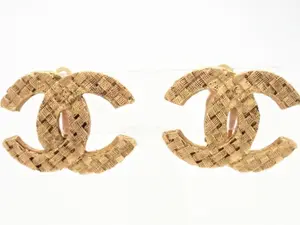 Pre-owned Chanel Coco Mark Gold Clip On Earrings Perfect for Daily Use
