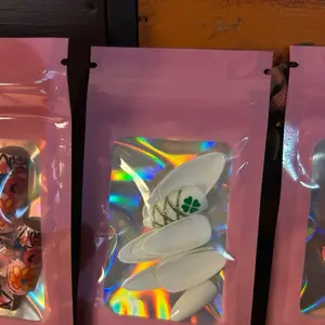 Press on nails