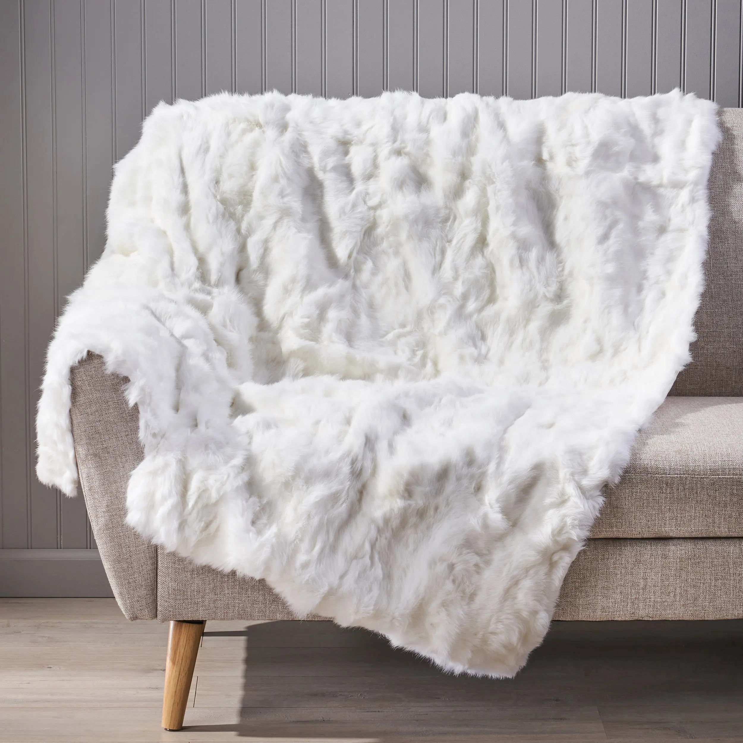 Luxury Faux Fur Throw Blanket, Super Soft Plush White Sherpa Blanket for Sofa Bed Couch, Cozy Fluffy Decorative Blanket for Bedroom Living Room Home Decor, Warm Fuzzy Throw Blanket for Fall Winter Gift