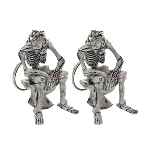 2Counts/Set Men's Creative Alloy Skeleton Toilet Keychain, Mini Prank Gift Key Chain Pendant, Unique Car Key Ring Accessory, Zinc Alloy Joke Keyring