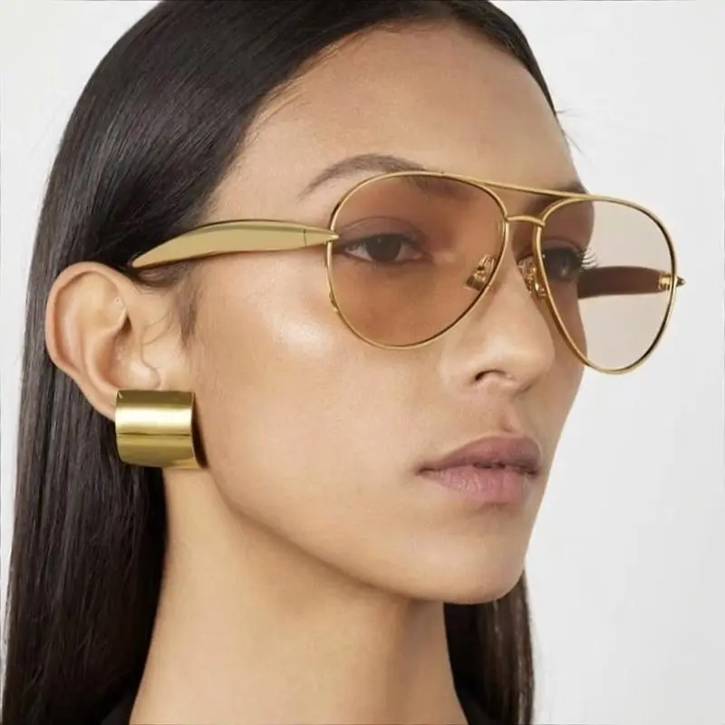 iKeely Eyewear Gold Retro-Inspired Chic Modern Non-Scratch Rectangular Women's Sunglasses, Adjustable Comfort Nose Pads, 100% UV Protection for Festival Street Culture & Daily Wear, Retro-Inspired Women's Sunglasses, Fashion Sunglasses