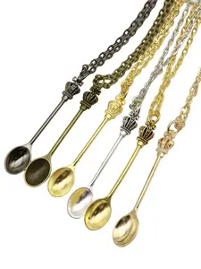 Crown Spoon Design Pendant Dainty Necklace, Fashion Jewelry for Party, Daily Clothing Decor, Trendy All-match & Exquisite Jewelry for Birthday Gift, Minimalist Necklace