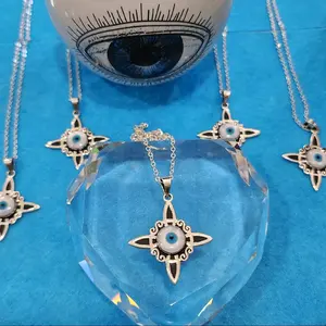 Nudo de bruja y ojo turco.Witch's knot and Turkish eye.