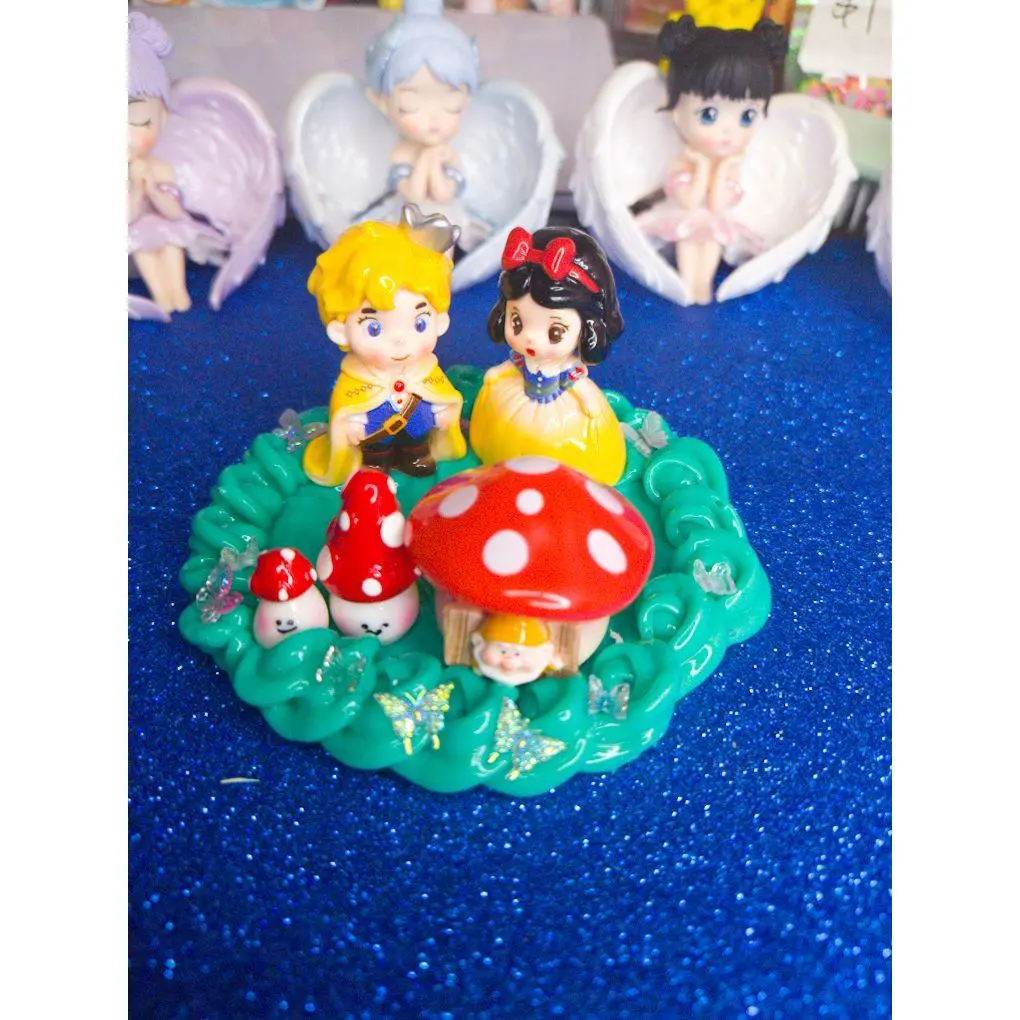 Character Phone Holder Small - Adorable Design with mushrooms  - Perfect for Decorative Use