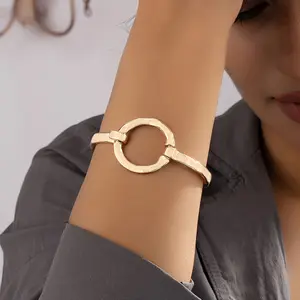 [Unique Charm] Elegant Golden-Tone Hollow Circle Design Bracelet for Women - Chic Alloy Hand Jewelry, Perfect for Casual Attire & Gifting, Vintage Bohemian Style, Charm Bracelet