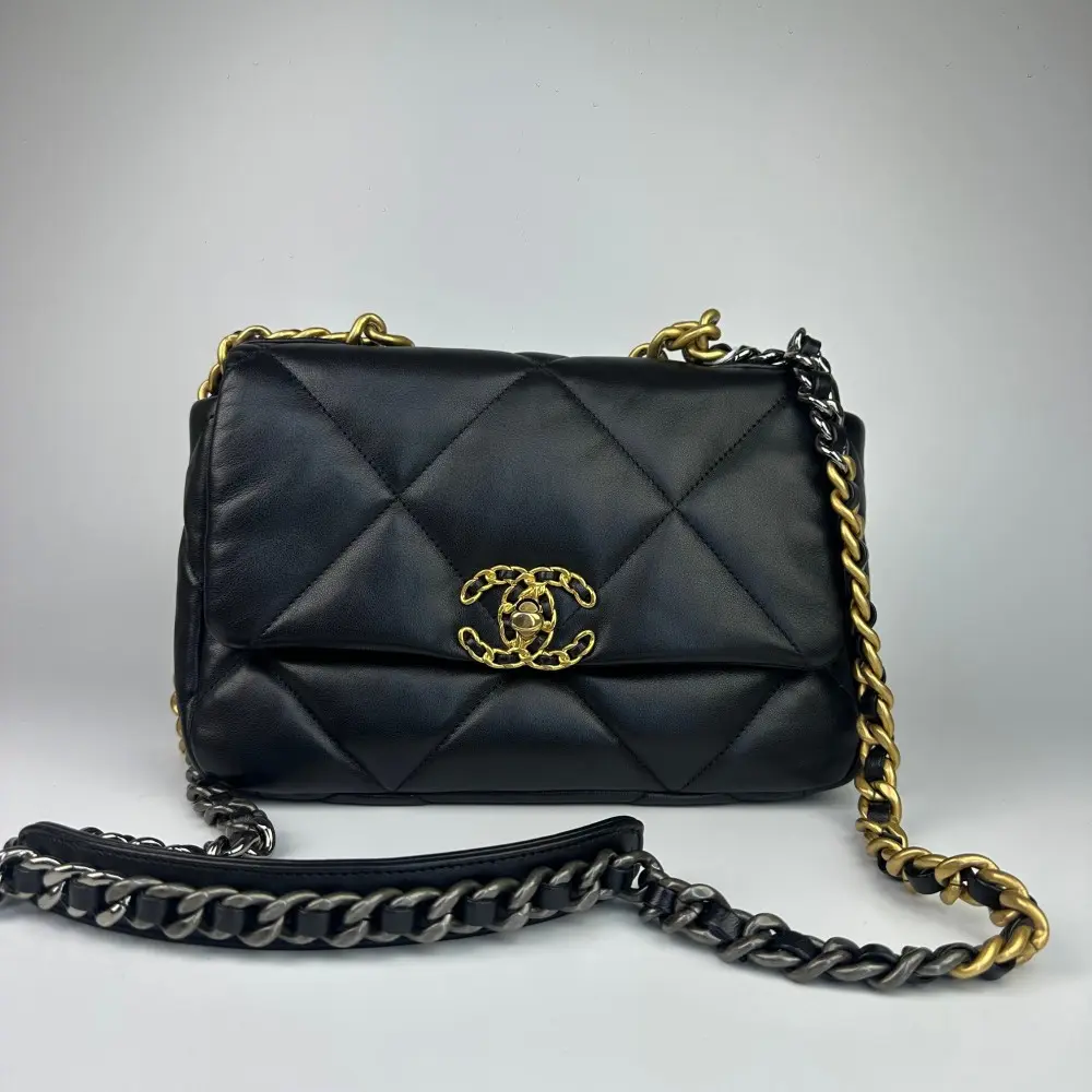 Pre-owned CHANEL 635 19 Flap Bag Medium Lambskin Leather
