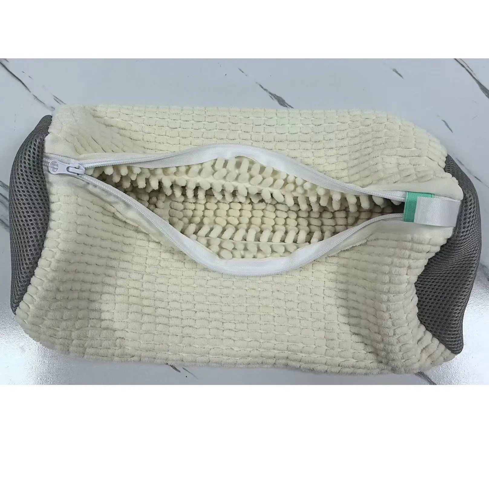 Off white color+YKK zipper