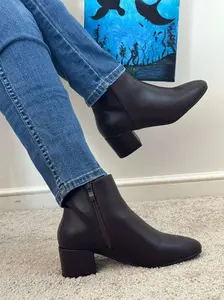 Botines BILLIE-1 para Mujer | Tacón Bloque Cómodo | Cuero Sintético Premium | Casual Elegantes – Negro / Café