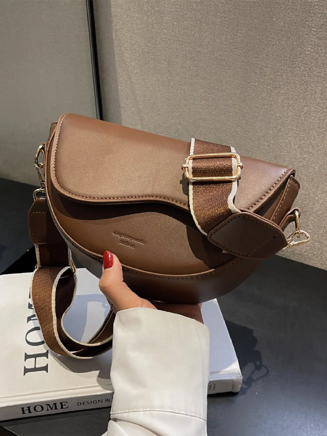 Vintage Solid Color Saddle Bag, Full Strap Casual Crossbody Bag, Colorblock Wide Shoulder Straps, Stylish and Versatile Handbag, Versatile Shoulder Bags
