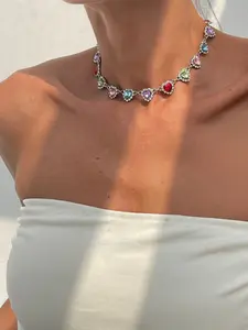 The fashionable and elegant heart-shaped zircon necklace is suitable for daily wear, vacation and dating occasions, and is also a surprising and exquisite small gift.