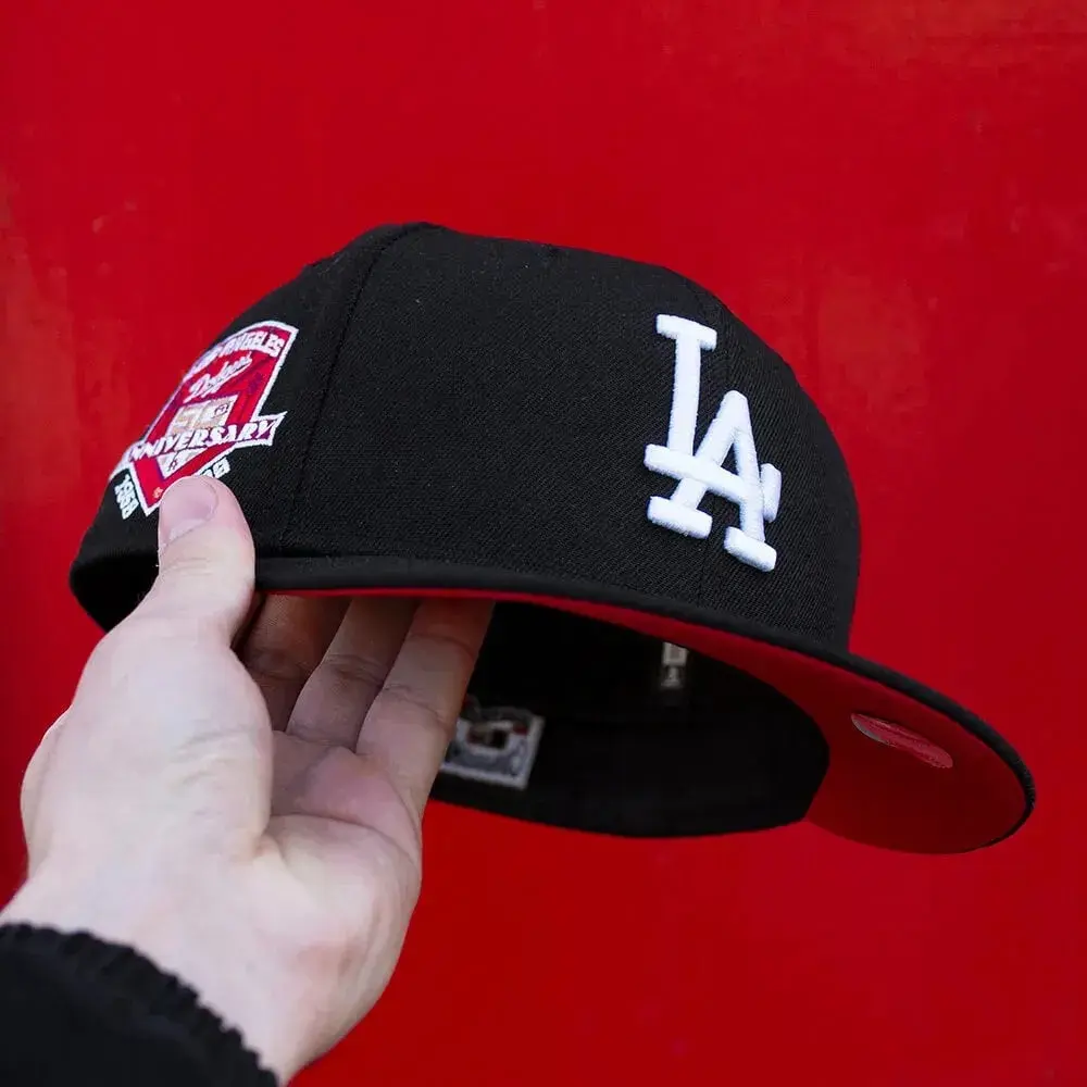 Black New Era Los Angeles Dodgers 9FORTY Curved Brim Baseball Hat, Red Embroidered LA Logo & Red Undervisor, MLB Streetwear Cap, Collector’s Limited Edition 2026 Urban Streetwear Gorra premium, moda urbana para hombres y mujeres