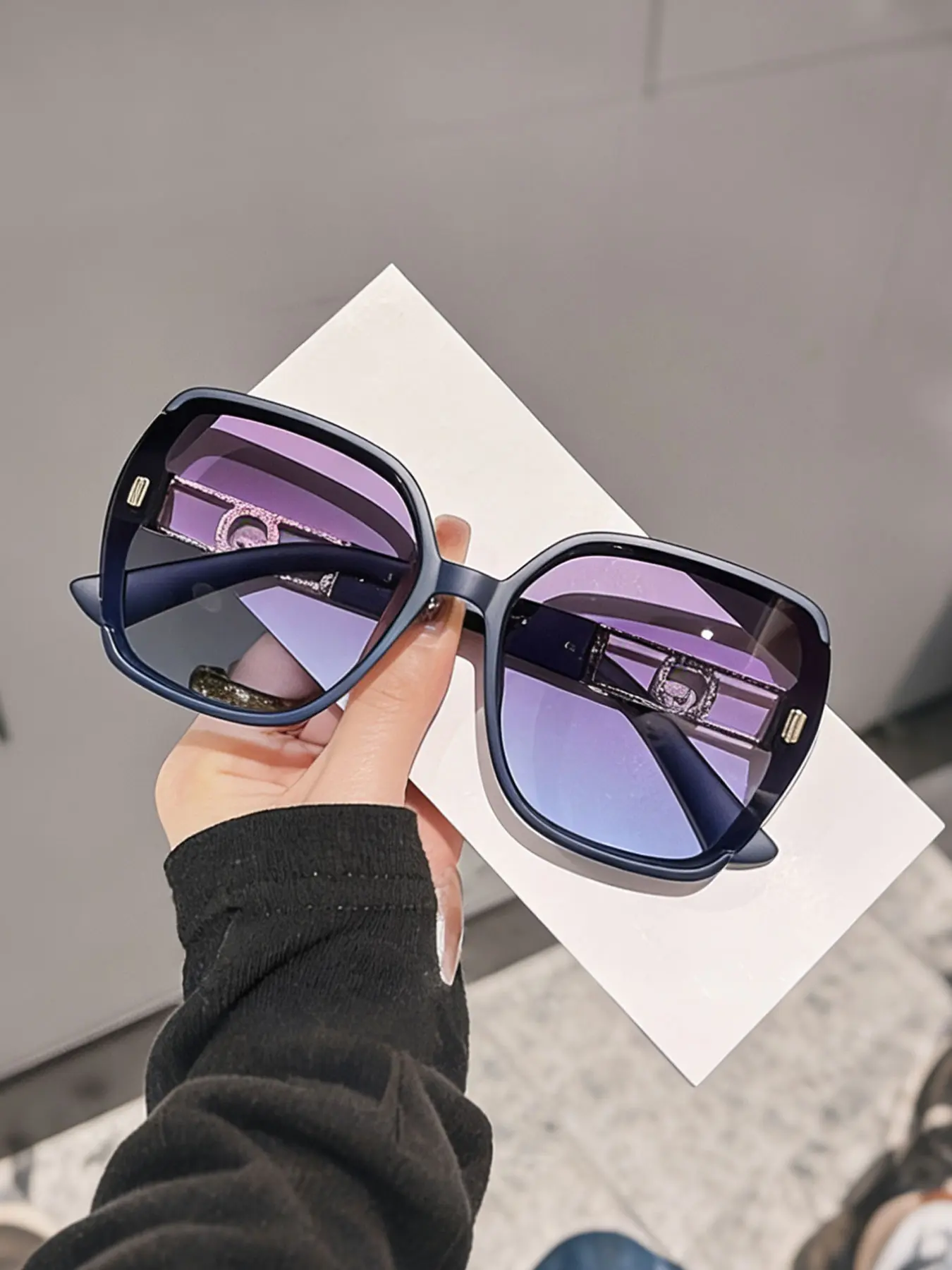 Fashionable trend multi-purpose large-frame hollow-out temple anti-ultraviolet sunglasses for daily use