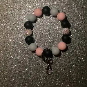 Stretchy wristlet keychain