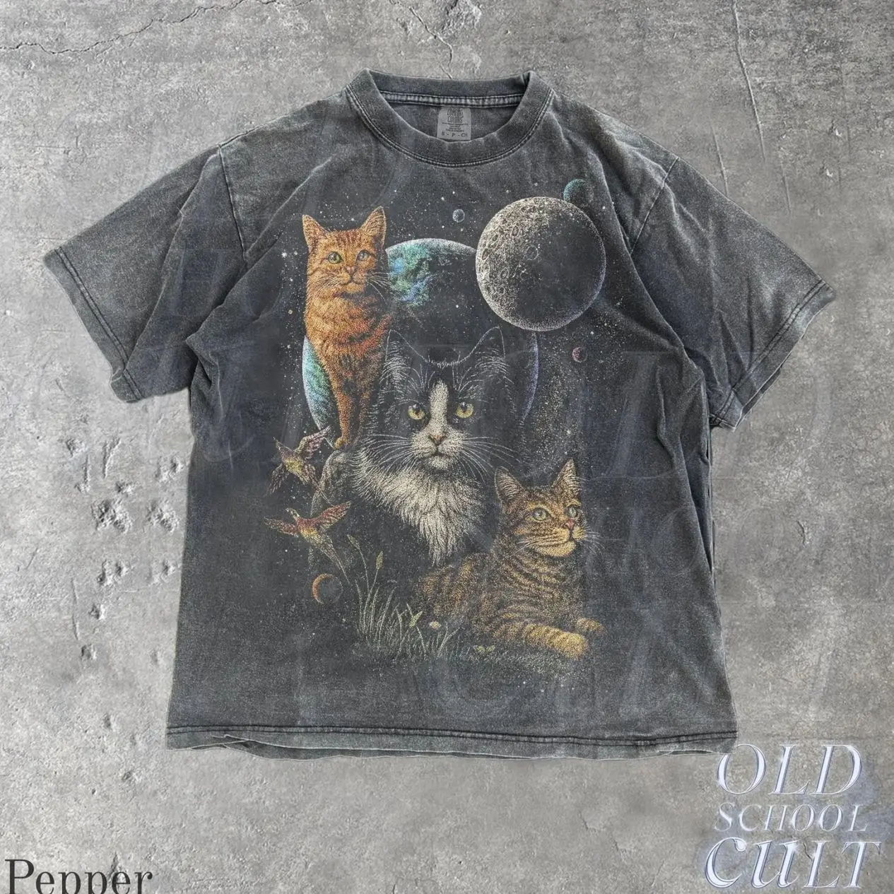 Vintage Cat T-Shirt Galaxy Cosmic Cats Graphic Tee Retro 90s Style Space Animal Shirt Moon Stars Celestial Top Gift for Cat Lovers