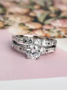 2 PC/Set Fashionable Brilliant Round Zircon Rings for Women Exquisite Trendy All-match Engagement Wedding Promise Ring Elegant Ladies Fashion Jewelry for Party Daily Clothing Decor Accessories as Anniversary Birthday Gift for Girlfriend