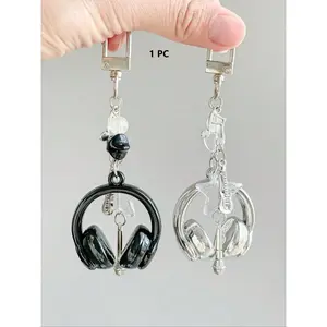 1pc Unisex INS Style Music Earphone Keychain, Creative Mini Microphone Guitar Music Note Keyring, Unique Phone Chain Bag Car Key Holder, Music Festival Music Lover Gift Car Accessories Bag Charm Backpack For School back to school gift Keychain For Bags