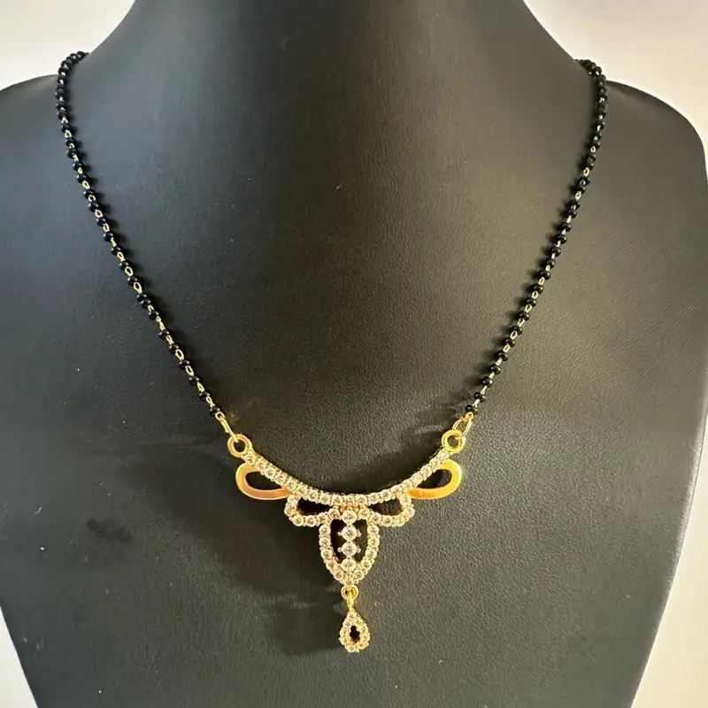 Women's Mini Mangalsutra Necklace - Heart-Shaped Diamond Pendant with Black Beaded Chain, Metal-Coated Chain Jewelry Necklaces, Elegant Cultural Casual Short Chai Jewelry