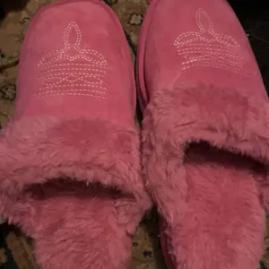 OOW Fuzzy Cozy  Slippers for Women with Memory Foam Comfy Bedroom Fluffy Slippers with Faux Fur Lining Western Cowgirl Boot Slippers Indoor & Outdoor Square Toe