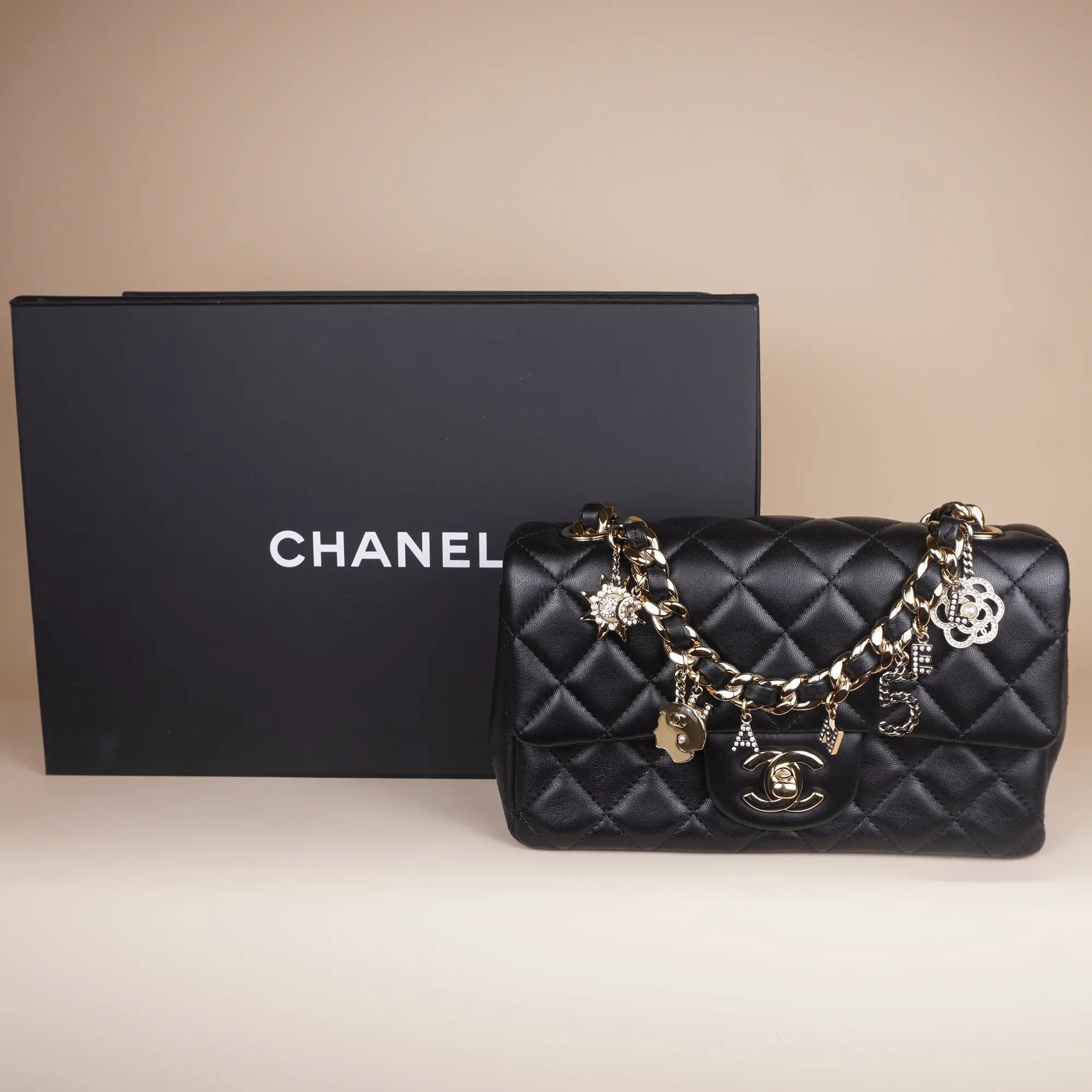 Pre-owned CHANEL Lambskin Crossbody Bags Quilted Mini Coco Charms Rectangular Flap Black