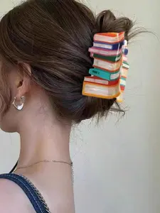 Book-shaped hair clip, cute hair accessory, suitable for ponytails, minimalist headwear, suitable for thick hair, suitable for everyday wear, vacations, dates, and other occasions, and also makes a delightful little gift.