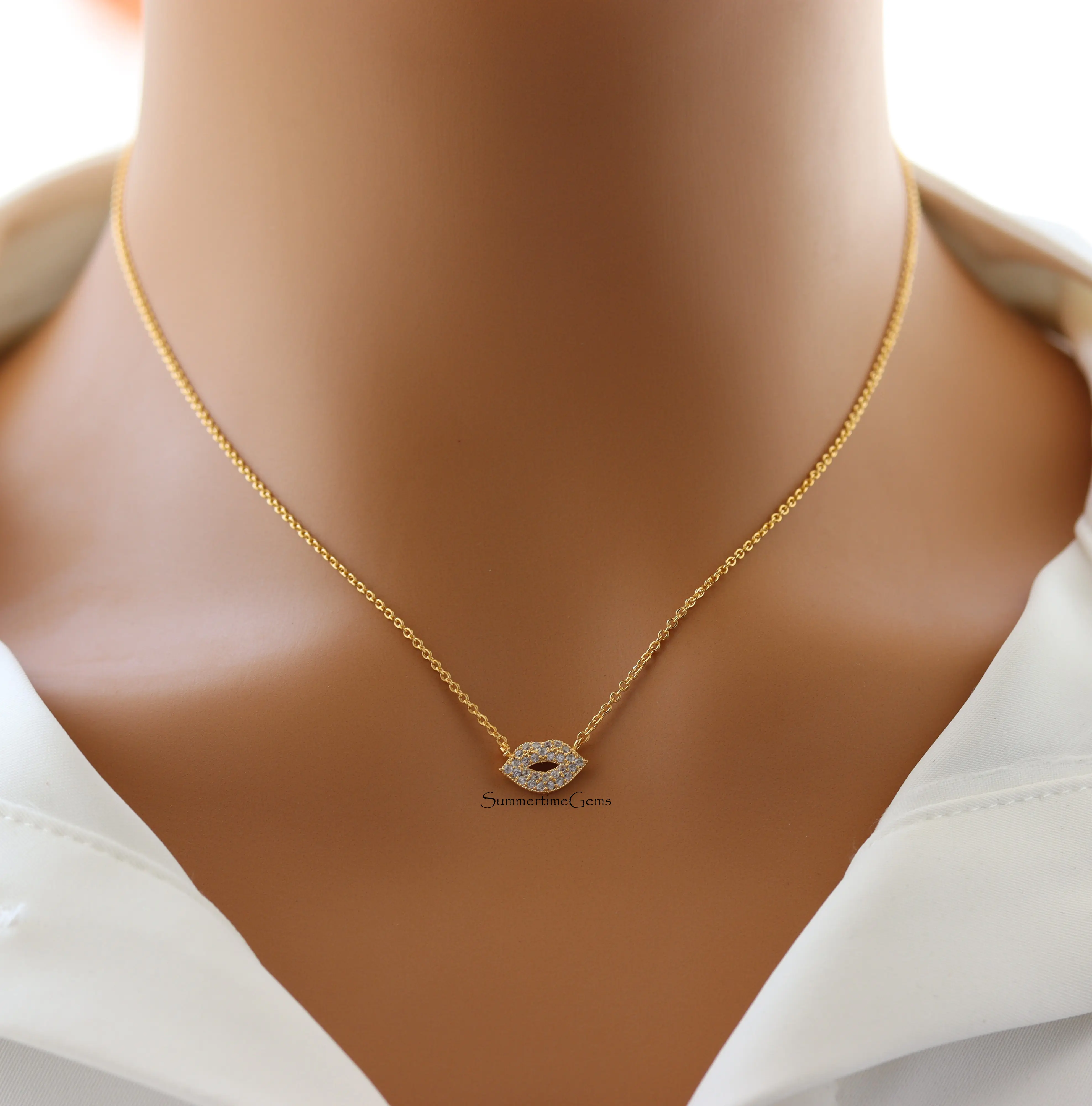 18K Gold Plated Sparkly Rhinestone Lips Pendant Necklace – Bold, Flirty Statement Jewelry