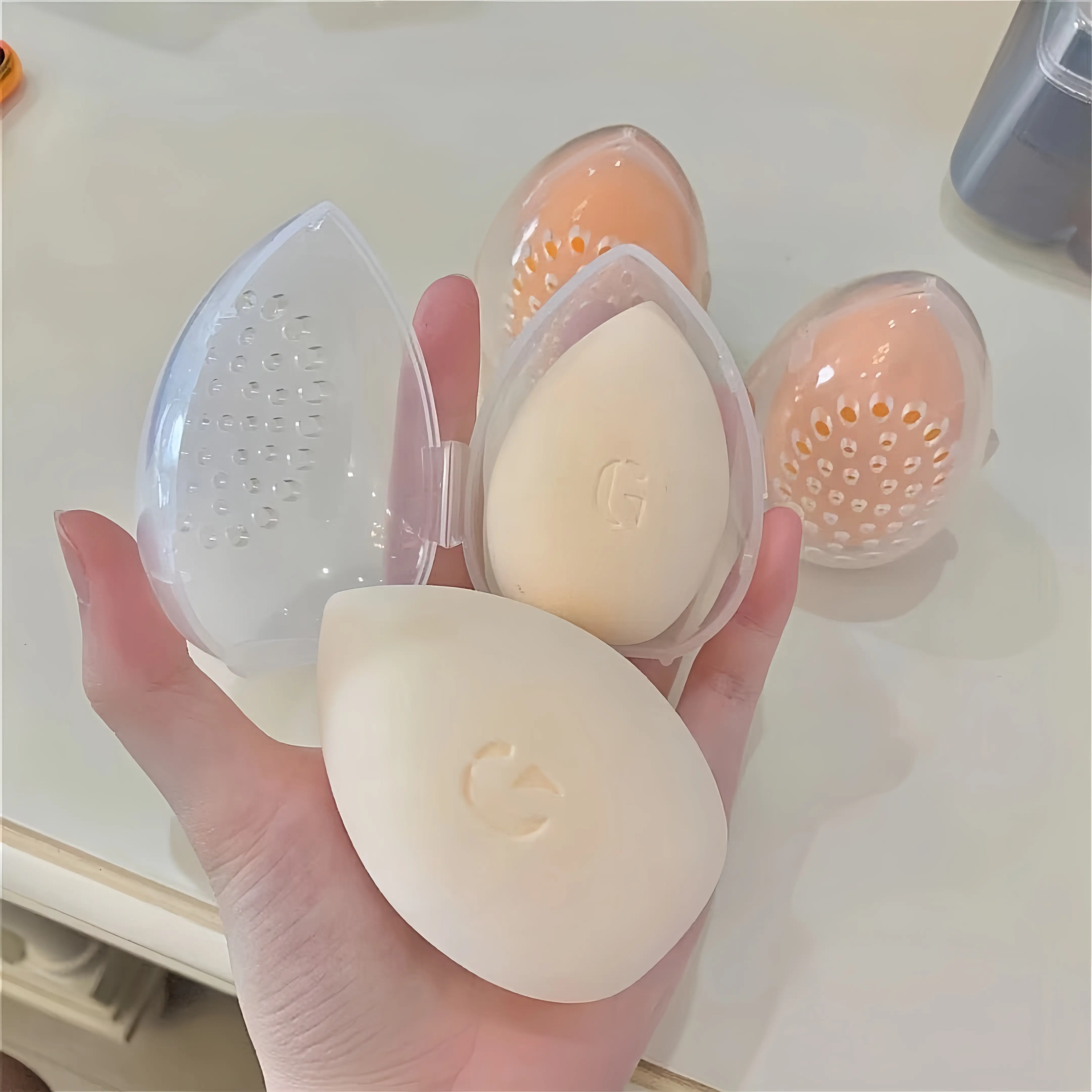 Egg Shaped Makeup Sponge Storage Box, 2 Count/4 Counts Breathable Cosmetic Sponge Storage Container, Cosmetic Storage Case, Makeup Tool Holder for Home & Travel -MM1